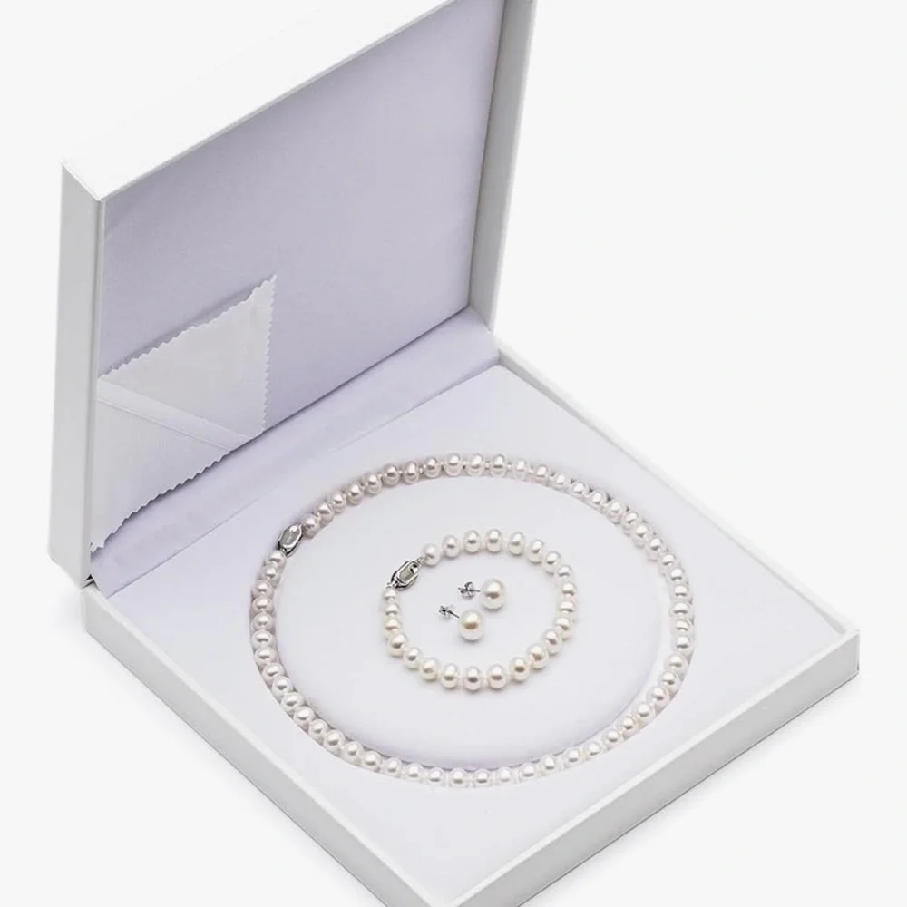 Pearl Necklace, Bracelet, and Earrings Set - Picture 4 of 6